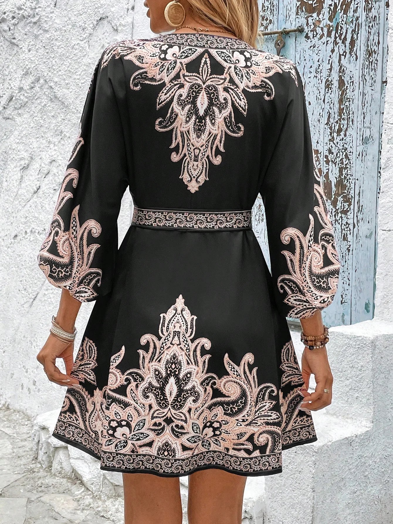 Minivestido Elegantede Manga Acampanada con Cuello en V