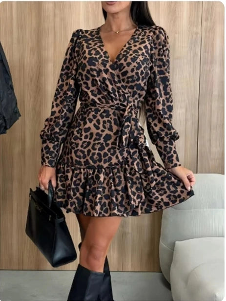 Vestidos con Estampado de Leopardo con Cordones y Cuello en V.