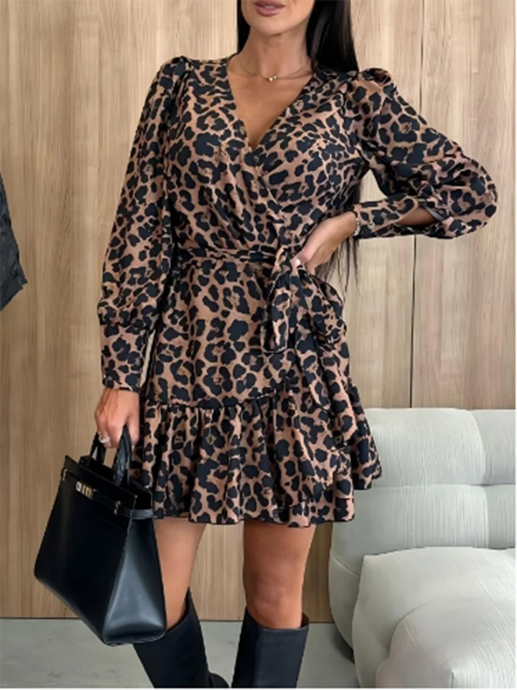 Vestidos con Estampado de Leopardo con Cordones y Cuello en V.