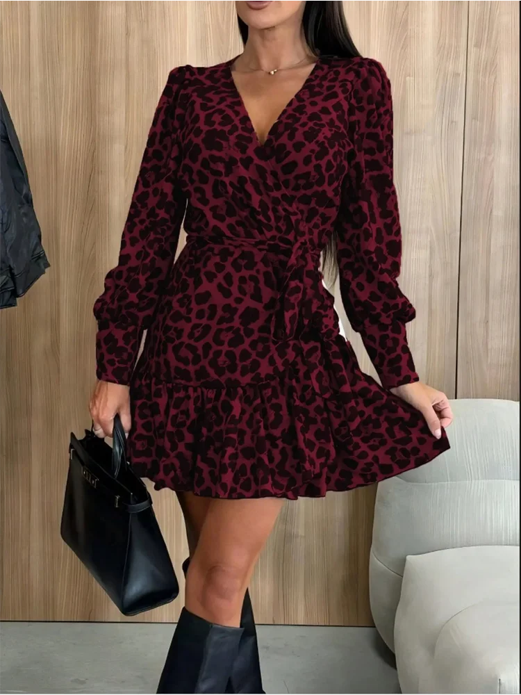 Vestidos con Estampado de Leopardo con Cordones y Cuello en V.