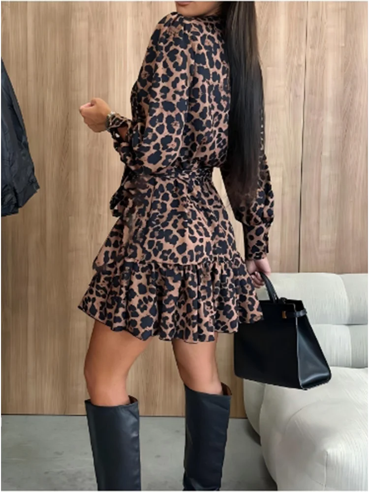 Vestidos con Estampado de Leopardo con Cordones y Cuello en V.