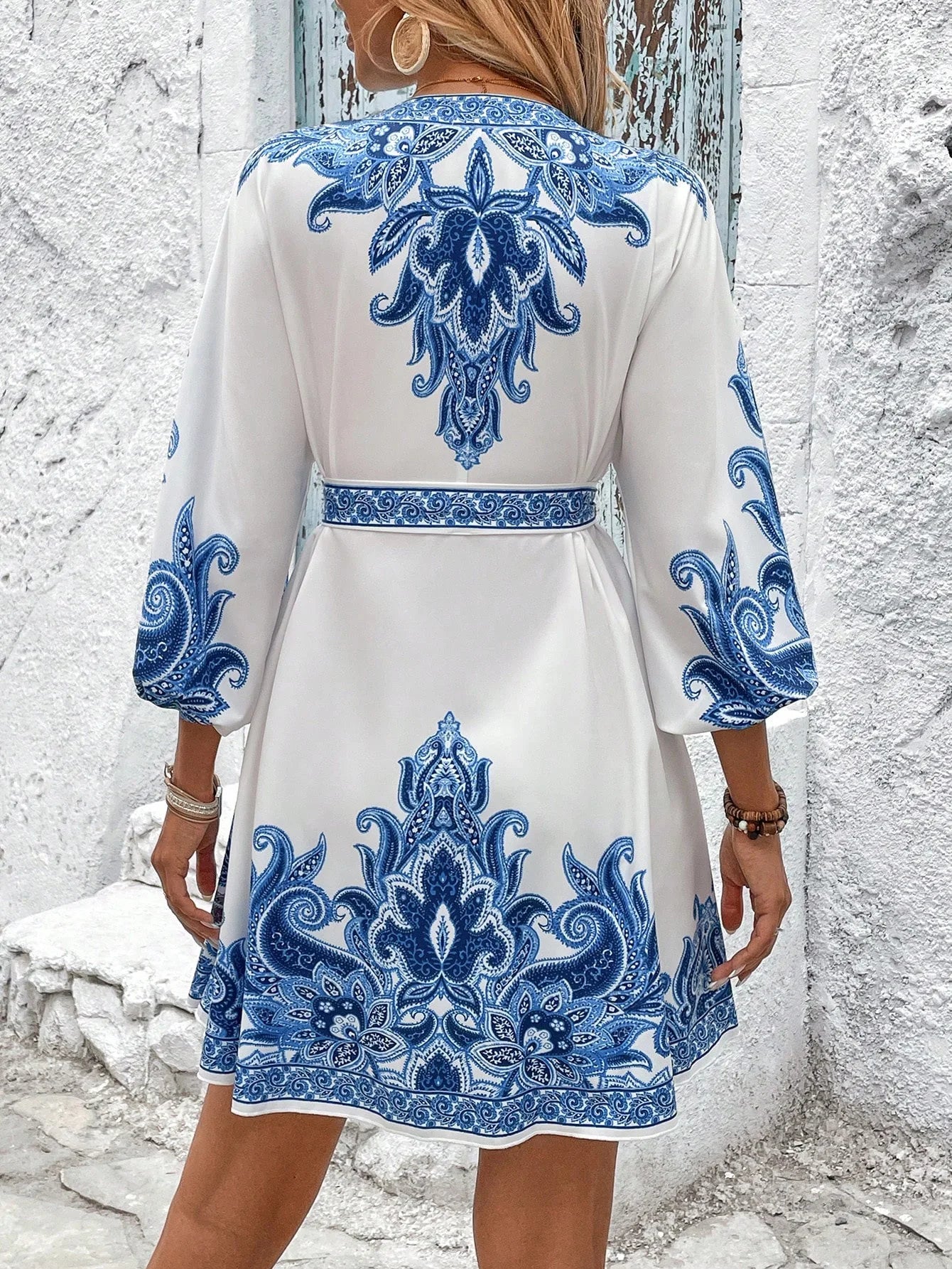 Minivestido Elegantede Manga Acampanada con Cuello en V