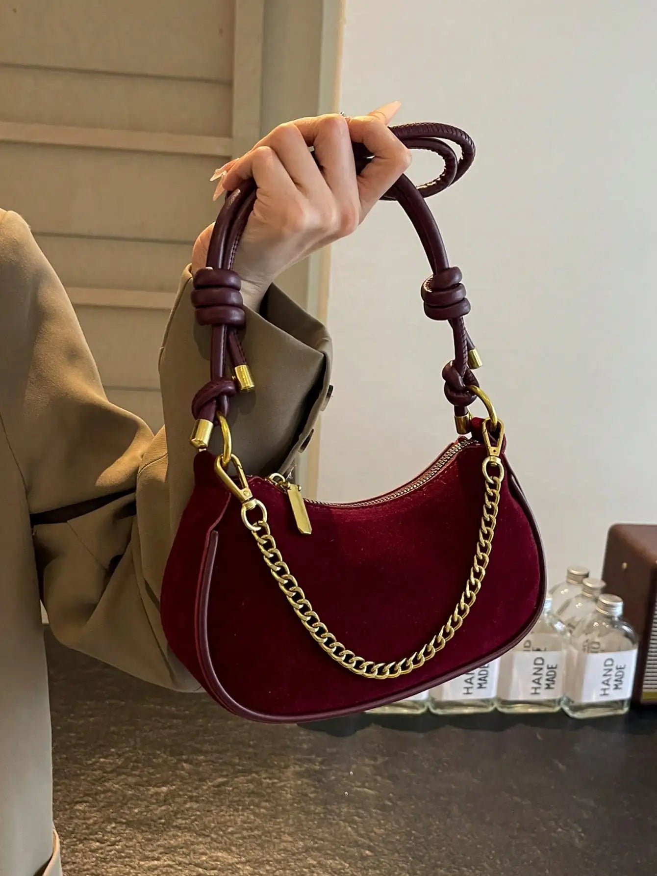 Mini Bolso de Luna con Decoración de Cadena