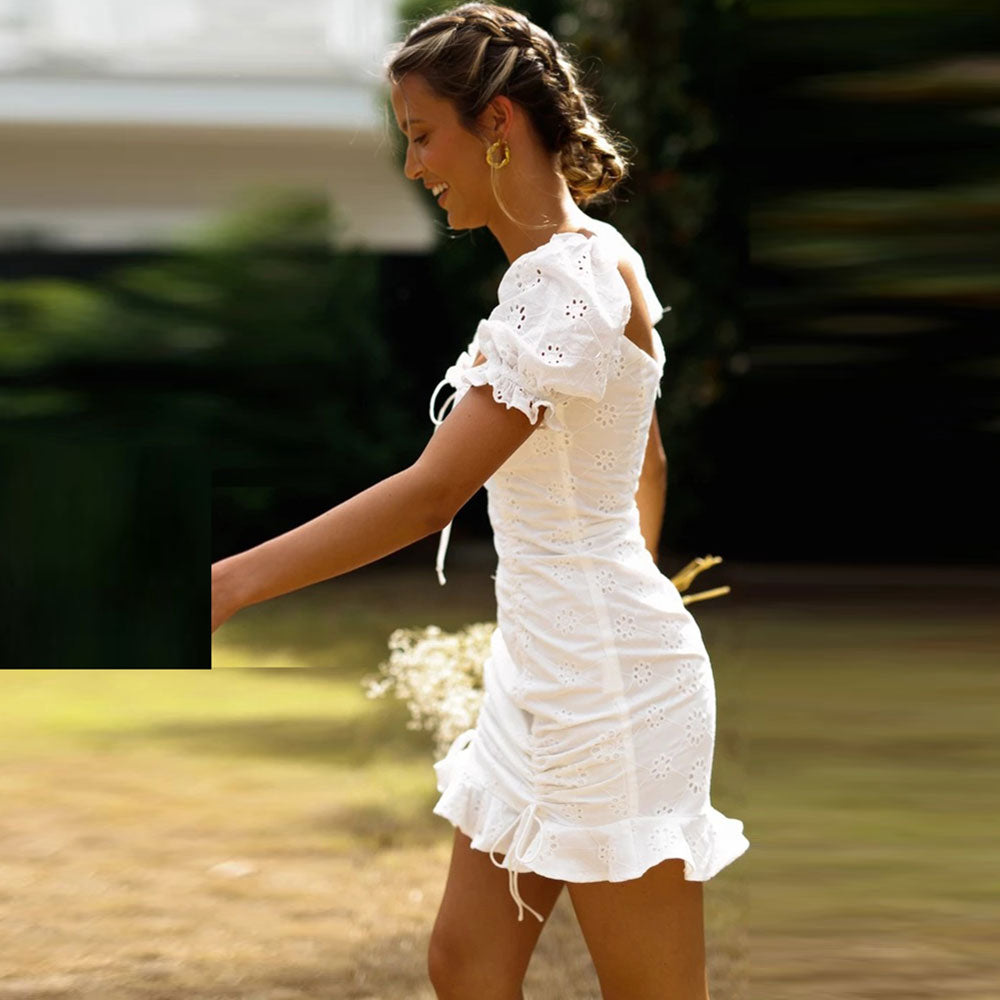 Vestido  Liso con Lazo Ceñido al Cuerpo Color  Blanco con Volantes