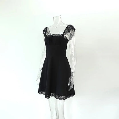 Vestido Negro Plisado con Encaje