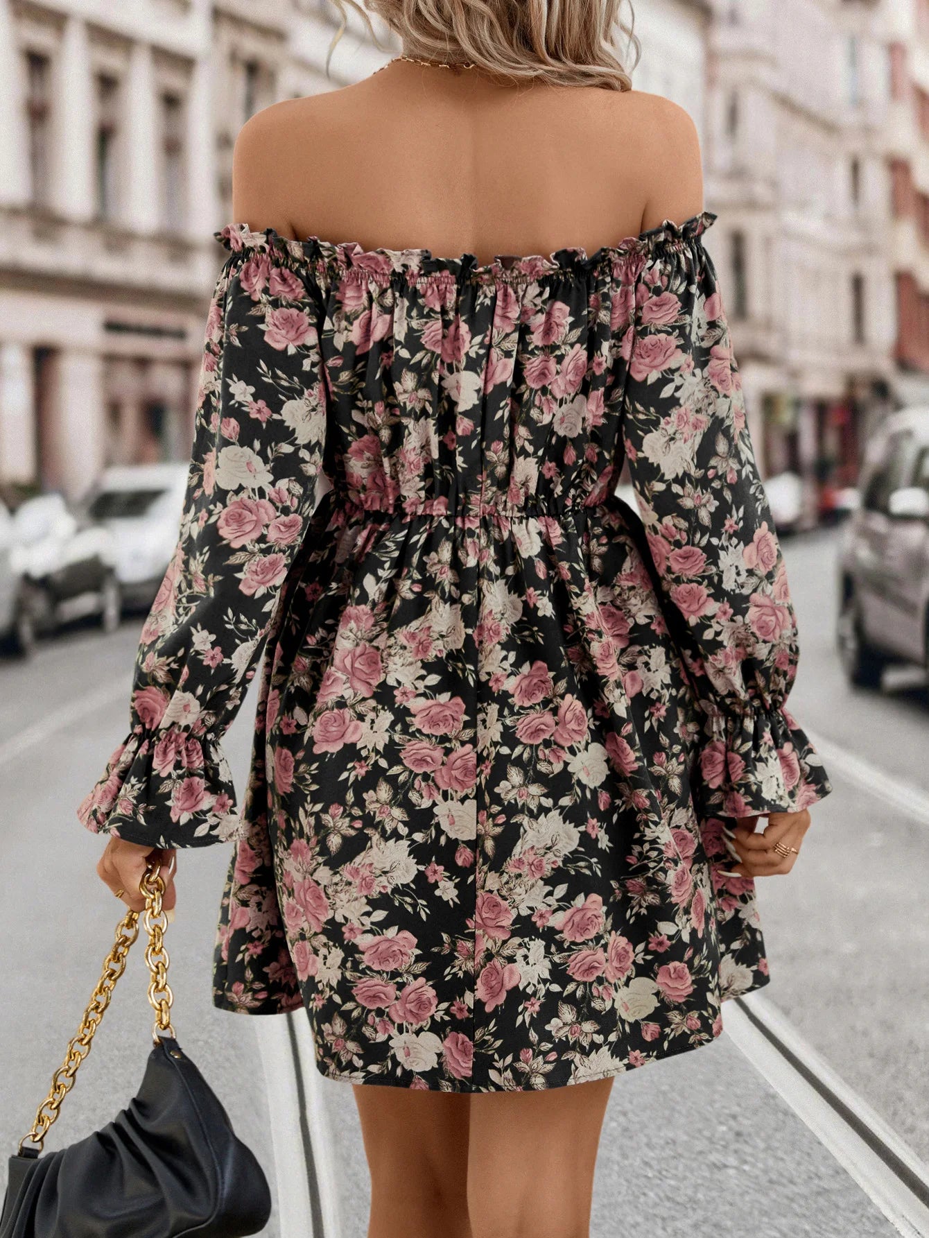 Vestido con Hombros Descubiertos con Volantes y Estampado Floral