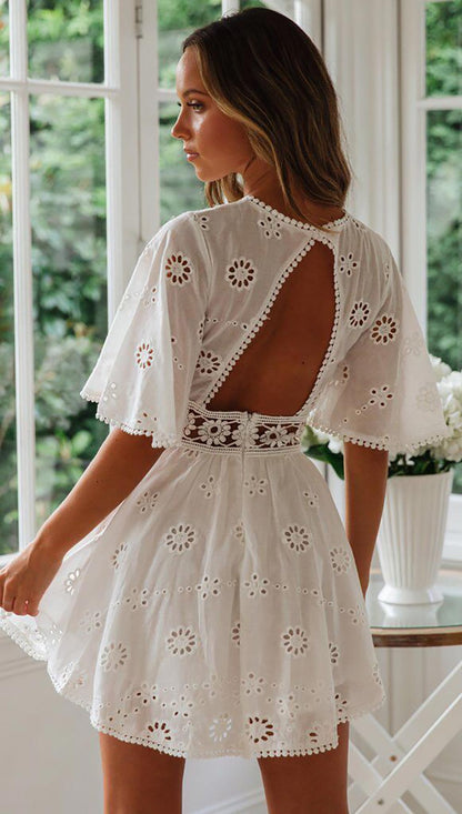 Vestido Corto Manga Acampanada Encaje Blanco Espalda Descubierta