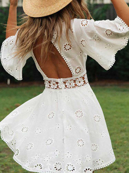 Vestido Corto Manga Acampanada Encaje Blanco Espalda Descubierta